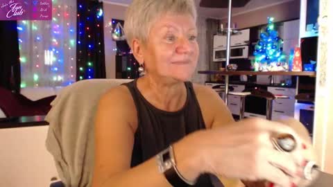 Snapshot of roxana_brooks chatting on December 2024 06:13:01 PM Roxana online show from December 2024 06:13:01 PM