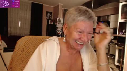 Snapshot of roxana_brooks chatting on January 2025 07:52:01 PM Roxana online show from January 2025 07:52:01 PM