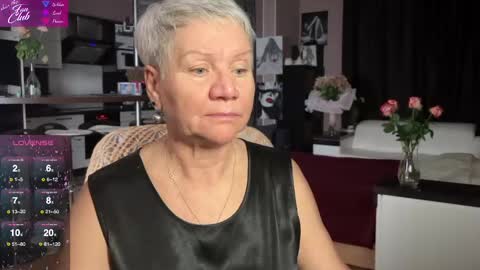 Snapshot of roxana_brooks chatting on February 2025 06:37:01 PM Roxana online show from February 2025 06:37:01 PM