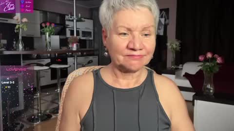 Snapshot of roxana_brooks chatting on February 2025 06:31:02 PM Roxana online show from February 2025 06:31:02 PM