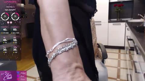 Snapshot of roxana_brooks chatting on October 2025 07:33:01 PM Roxana online show from October 2025 07:33:01 PM