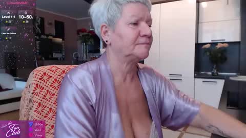 Snapshot of roxana_brooks chatting on October 2025 06:33:01 AM Roxana online show from October 2025 06:33:01 AM