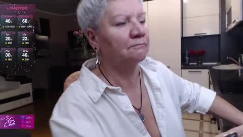 Roxana online show from November 2025 02:43:02 PM