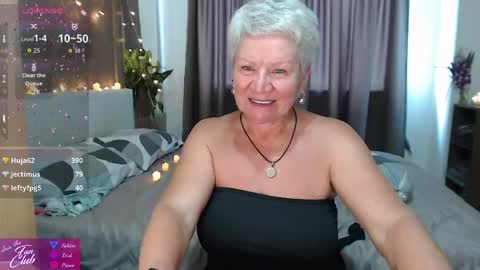 Snapshot of roxana_brooks chatting on April 2026 02:13:01 AM Roxana online show from April 2026 02:13:01 AM