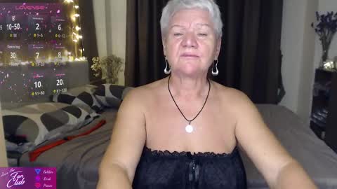 Snapshot of roxana_brooks chatting on May 2026 02:23:02 PM Roxana online show from May 2026 02:23:02 PM