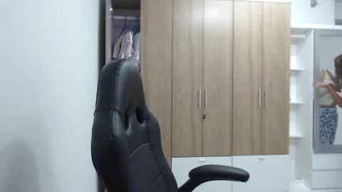 Roxana online show from November 2025 07:38:01 PM