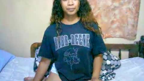 roxanne_98 online show from March 2025 05:49:02 PM