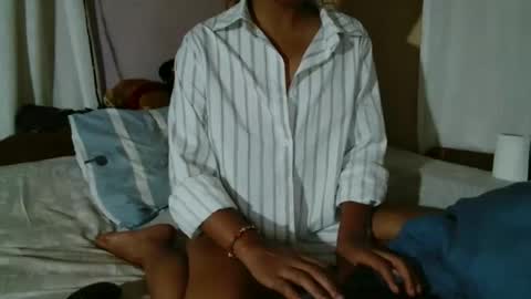 roxanne_98 online show from October 2025 02:24:01 AM