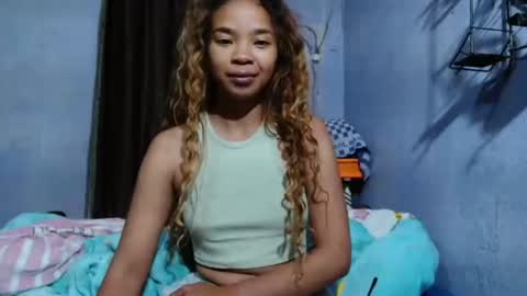 Snapshot of roxanne_98 chatting on June 2026 03:18:02 AM roxanne_98 online show from June 2026 03:18:02 AM