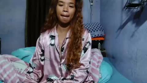 Snapshot of roxanne_98 chatting on July 2026 04:04:02 AM roxanne_98 online show from July 2026 04:04:02 AM