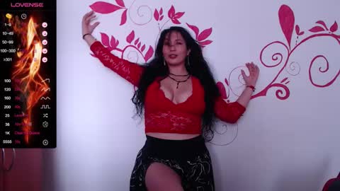 Snapshot of roxanne_summers2 chatting on September 2025 06:41:02 PM Roxanne Summers online show from September 2025 06:41:02 PM