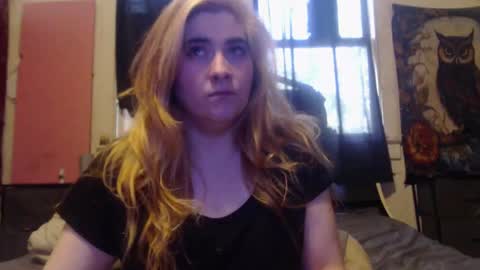 Snapshot of roxanneroulette chatting on September 2025 03:33:01 PM Silver online show from September 2025 03:33:01 PM