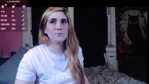 Snapshot of roxanneroulette chatting on October 2025 12:18:01 AM Silver online show from October 2025 12:18:01 AM