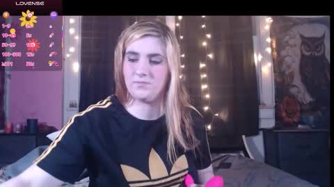 Snapshot of roxanneroulette chatting on November 2025 01:40:01 AM Silver online show from November 2025 01:40:01 AM