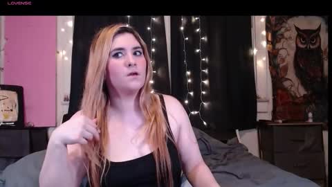 Snapshot of roxanneroulette chatting on November 2025 01:28:01 AM Silver online show from November 2025 01:28:01 AM