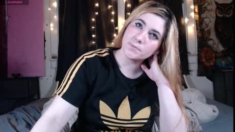 Snapshot of roxanneroulette chatting on November 2025 02:21:01 AM Silver online show from November 2025 02:21:01 AM