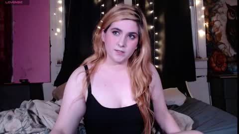 Snapshot of roxanneroulette chatting on November 2025 01:38:01 AM Silver online show from November 2025 01:38:01 AM