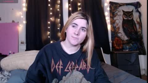 Snapshot of roxanneroulette chatting on November 2025 12:58:01 AM Silver online show from November 2025 12:58:01 AM