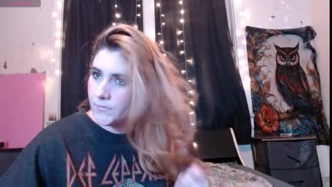 Snapshot of roxanneroulette chatting on December 2025 01:10:02 AM Silver online show from December 2025 01:10:02 AM