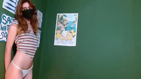 Roxie online show from December 2025 09:35:01 PM