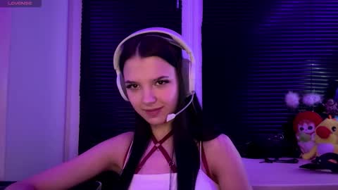 Snapshot of roxiepiurkowski chatting on December 2025 03:21:01 PM Hana online show from December 2025 03:21:01 PM