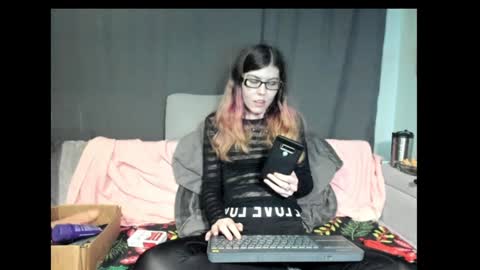 roxihazeleyes online show from January 2025 09:29:01 PM