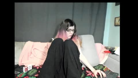 roxihazeleyes online show from January 2025 04:29:01 AM