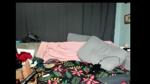 roxihazeleyes online show from January 2025 04:15:02 AM