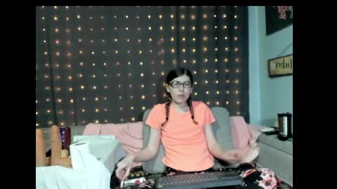 roxihazeleyes online show from January 2025 12:50:02 AM