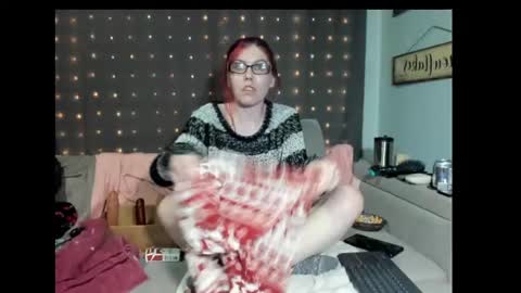 roxihazeleyes online show from February 2025 07:45:01 AM