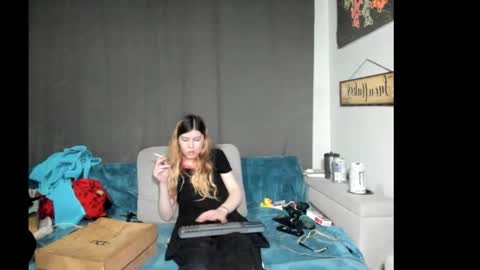 roxihazeleyes online show from January 2026 01:46:01 PM