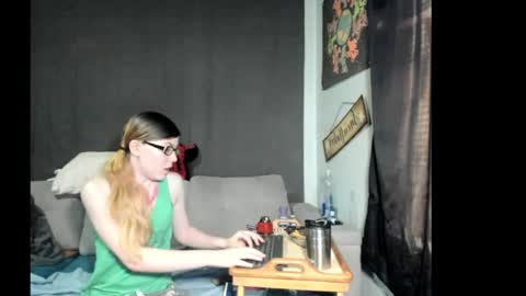 roxihazeleyes online show from April 2026 01:36:01 PM