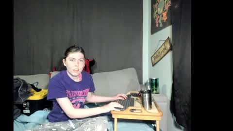 roxihazeleyes online show from May 2026 02:40:02 AM