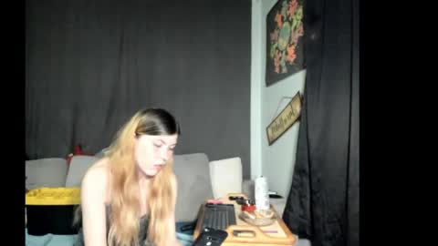 roxihazeleyes online show from May 2026 03:47:02 AM