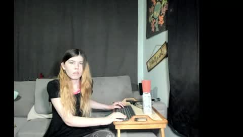 roxihazeleyes online show from May 2026 11:38:01 AM