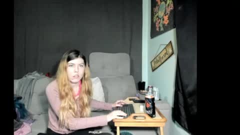 roxihazeleyes online show from May 2026 04:06:01 AM