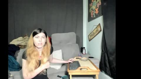 roxihazeleyes online show from May 2026 02:07:02 AM