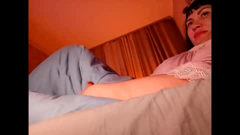 Snapshot of roxolanaa_sexy chatting on February 2025 12:58:01 AM ROXOLANAA SEXY online show from February 2025 12:58:01 AM