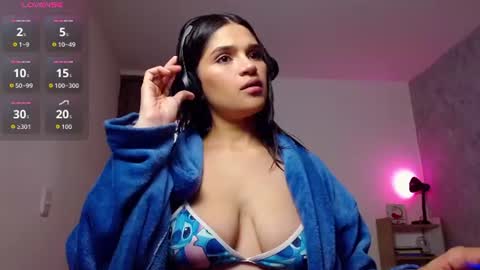 Snapshot of roxxi_foxi chatting on July 2026 01:53:01 AM Roxxi online show from July 2026 01:53:01 AM