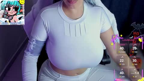 Snapshot of roxy_clark chatting on November 2025 09:00:02 AM Annah online show from November 2025 09:00:02 AM