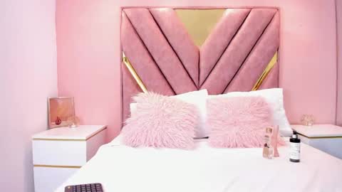 Snapshot of roxy_flame_ chatting on November 2025 11:29:01 AM Roxy online show from November 2025 11:29:01 AM