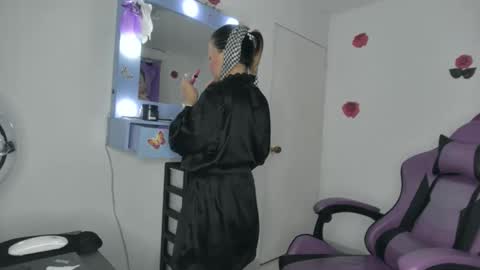 Roxy online show from May 2026 01:57:01 AM