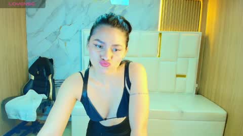 Snapshot of roxy_luxe_tf chatting on May 2026 01:05:02 PM Roxy online show from May 2026 01:05:02 PM