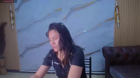 Snapshot of roxy_luxe_tf chatting on June 2026 12:40:02 PM Roxy online show from June 2026 12:40:02 PM