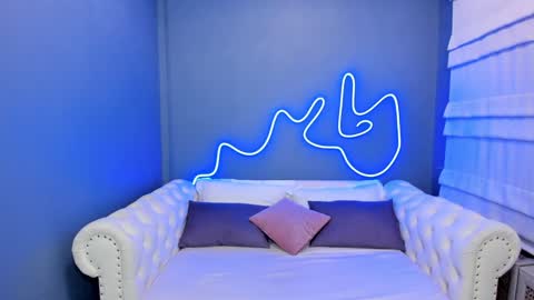 Snapshot of roxy_mars chatting on February 2025 01:23:01 AM Roxy online show from February 2025 01:23:01 AM