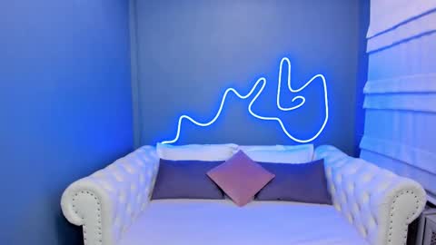 Snapshot of roxy_mars chatting on February 2025 01:19:02 AM Roxy online show from February 2025 01:19:02 AM