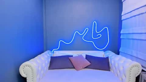 Snapshot of roxy_mars chatting on February 2025 01:10:01 AM Roxy online show from February 2025 01:10:01 AM