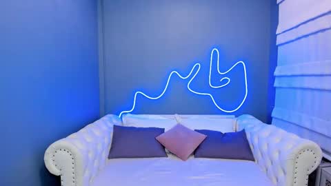 Snapshot of roxy_mars chatting on February 2025 01:25:01 AM Roxy online show from February 2025 01:25:01 AM