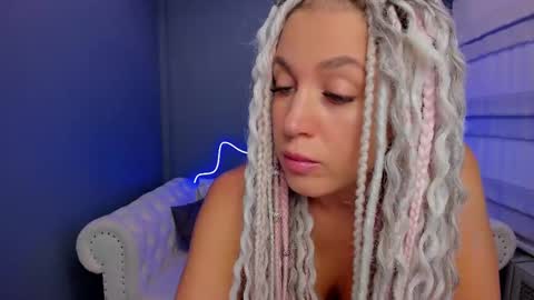 Snapshot of roxy_mars chatting on March 2025 01:28:01 AM Roxy online show from March 2025 01:28:01 AM