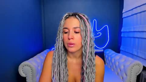 Snapshot of roxy_mars chatting on October 2025 01:16:01 AM Roxy online show from October 2025 01:16:01 AM